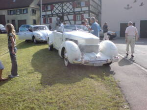 Image 5/7 of Cord 812 Phaeton (1937)