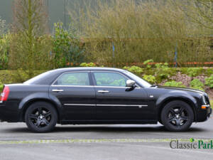 Image 6/50 of Chrysler 300 C SRT8 (2010)