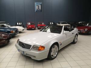 Image 3/54 de Mercedes-Benz 500 SL (1991)