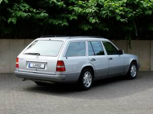 Image 8/75 of Mercedes-Benz E 280 T (1994)