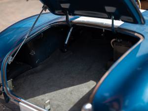 Image 27/44 of Everett-Morrison Shelby Cobra (1968)