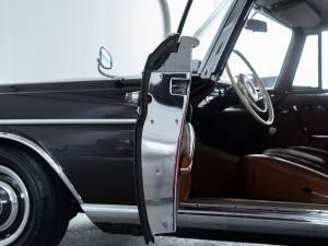 Image 41/50 de Mercedes-Benz 300 SE (1965)