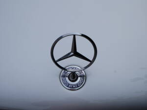Image 44/75 of Mercedes-Benz E 280 T (1994)