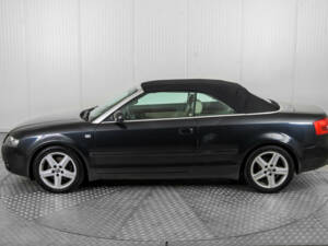 Image 47/50 de Audi A4 2.4 V6 (2004)