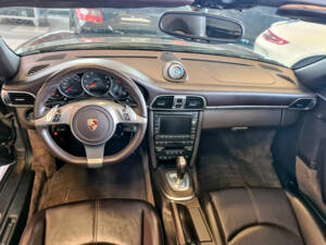 Immagine 8/21 di Porsche 911 Carrera 4S (2010)