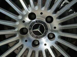 Image 33/50 of Mercedes-Benz SL 350 (2005)