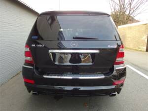 Image 8/99 of Mercedes-Benz GL 550 4MATIC (2009)