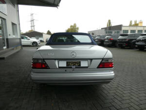 Image 5/23 of Mercedes-Benz E 320 (1996)