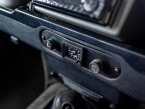 Image 32/50 of Land Rover 110 (1988)