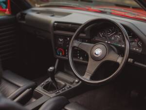 Image 4/34 of BMW 318i (1993)