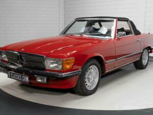 Image 7/19 de Mercedes-Benz 280 SL (1975)