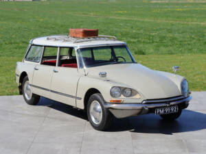 Image 33/50 de Citroën ID 21 Break (1967)