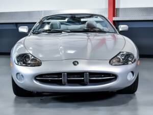 Image 3/7 de Jaguar XK8 4.2 (2003)