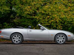 Image 2/20 of Jaguar XKR (2001)