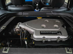 Bild 3/4 von Renault Clio II V6 (2003)