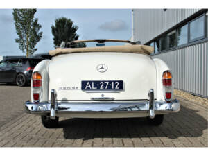 Image 23/35 of Mercedes-Benz 220 SE Cabriolet (1959)