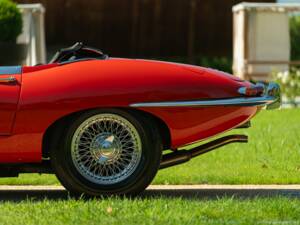 Image 33/50 de Jaguar E-Type 4.2 (1966)