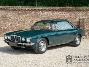 Image 1/50 of Jaguar XJ 6 L 4.2 (1975)