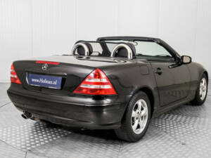 Image 18/50 of Mercedes-Benz SLK 200 Kompressor (2001)