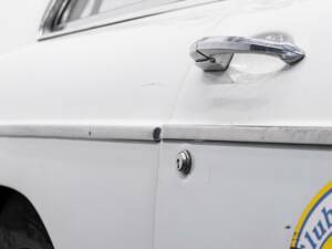 Image 22/50 of MG MGB GT (1971)