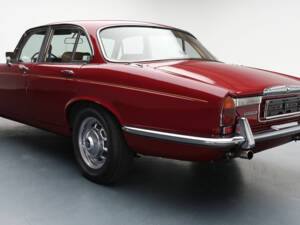 Image 3/10 de Daimler Sovereign 4.2 (1973)