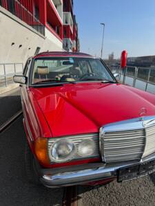 Afbeelding 16/65 van Mercedes-Benz 200 D (1982)