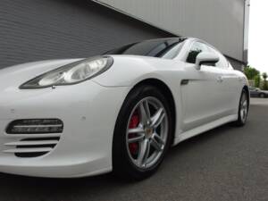 Image 28/98 of Porsche Panamera S (2010)