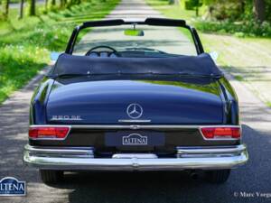 Image 49/52 de Mercedes-Benz 220 SE b (1963)