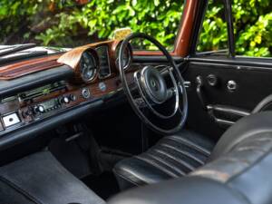 Image 4/46 de Mercedes-Benz 250 SE (1967)