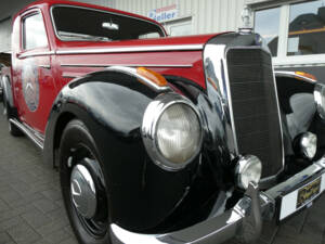 Imagen 12/19 de Mercedes-Benz 220 (1951)