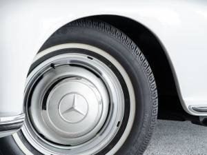 Image 22/49 of Mercedes-Benz 300 S Roadster (1953)