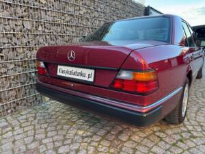 Immagine 43/75 di Mercedes-Benz 230 E (1992)