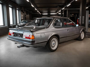 Image 4/26 de BMW M 635 CSi (1985)