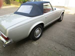 Image 14/27 of Mercedes-Benz 230 SL (1964)