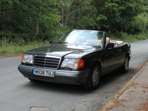 Bild 3/22 von Mercedes-Benz E 320 (1994)