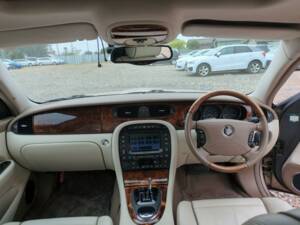 Image 22/25 de Jaguar XJ 8 4.2 (2003)