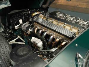 Image 3/19 of Jaguar E-Type (1969)