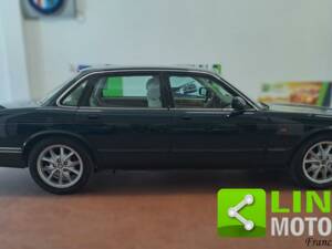 Bild 2/10 von Jaguar XJ 8 Executive (1998)
