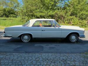 Image 5/19 of Mercedes-Benz 250 SE (1965)