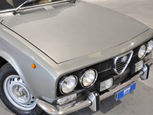 Image 3/39 of Alfa Romeo 2000 Berlina (1973)