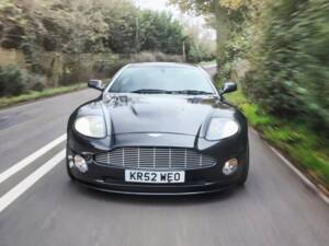 Image 6/19 of Aston Martin V12 Vanquish (2002)