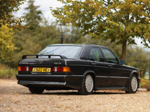 Image 4/50 de Mercedes-Benz 190 E 2.3-16 (1985)