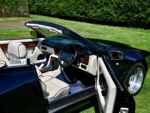 Immagine 9/13 di Aston Martin Virage Volante (1995)