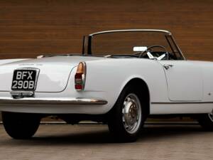Image 22/50 of Alfa Romeo 2600 Spider (1964)
