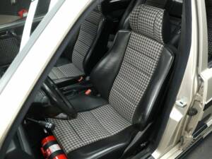 Image 10/30 of Mercedes-Benz 190 E 2.3-16 (1984)
