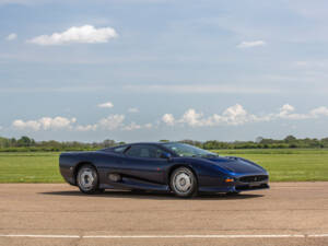 Image 1/15 of Jaguar XJ 220 (1994)