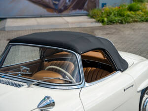 Immagine 12/38 di Mercedes-Benz 300 SL Roadster (1961)