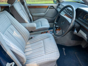 Bild 6/7 von Mercedes-Benz 230 TE (1990)