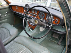 Image 5/50 of Daimler Sovereign 420 (1968)