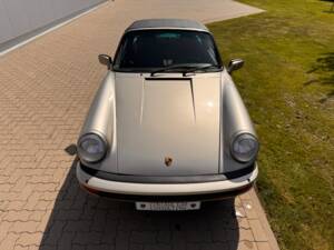 Image 29/88 of Porsche 911 Carrera 3.2 (1985)